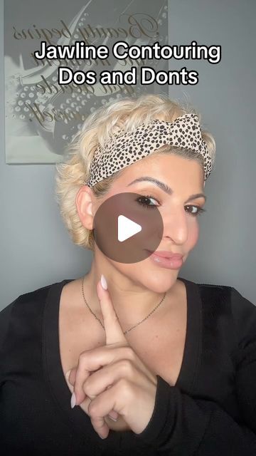 Cristina Pignataro on Instagram: "Contouring your jawline can make the biggest difference! It can make the face look slimmer and more balanced. Here are some quick jawline contour dos and donts to give you the most snatched and defined jawline!   Contour @milanicosmetics  in spicy season   #contour #contouring #jawlinecontouring #makeupmagic #makeuptips #makeuptipsandtricks #jawcontouring #dosanddonts #makeuptutorial #promakeup #promakeupartist #njmakeupartist #makeupover40 #makeuptricks #makeuphacks #milanicosmetics #contourtutorial #contourmakeup #snatchedjawline" Contour For Circle Face, Slim Face Contouring, Define Jawline Makeup, Jawline Contouring Makeup, Narrow Face Makeup, Jawline Contouring Filler, Contour For Jowls, How To Contour Jawline, Contouring Jowls Makeup Tips