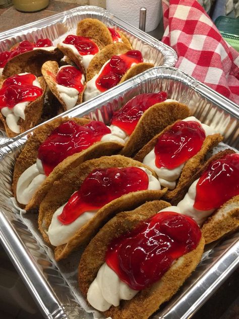 Strawberry Cheesecake Tacos, Cheesecake Tacos, Mini Cherry Cheesecakes, Mini Strawberry Cheesecake, Dessert Taco, Mini Tacos, Taco Ingredients, Homemade Cheesecake, Cherry Cheesecake