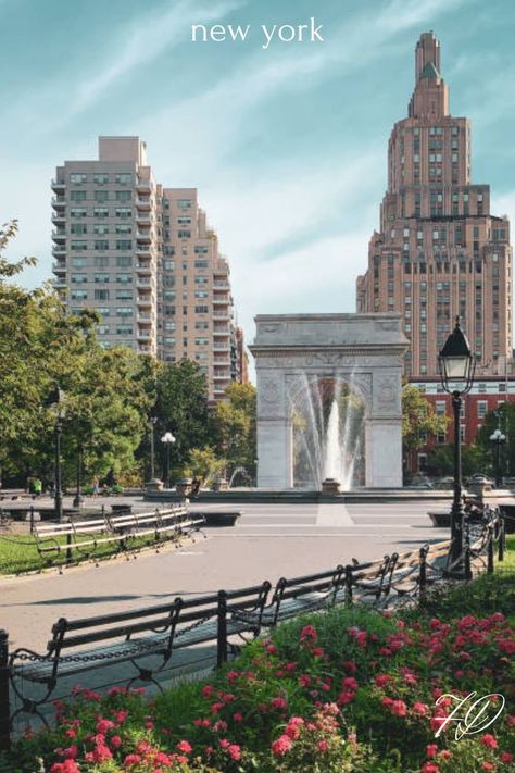 Washington Square Park Nyc, Aesthetic Square, Cafe Nyc, Best Photoshoot, Park Aesthetic, New York University, Nyc Aesthetic, Washington Square Park, Fun Photoshoot