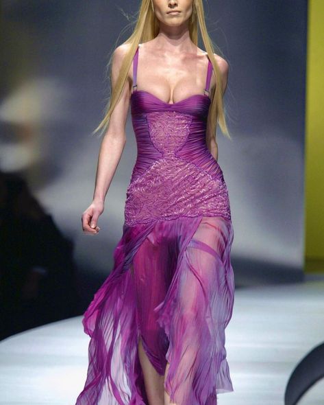 Versace FW 2003 💟 | Instagram Versace Runway, 90s Runway Fashion, Runway Fashion Couture, Versace Dress, Purple Outfits, Sequin Prom Dresses, Pretty Prom Dresses, Runway Dresses, Glam Dresses