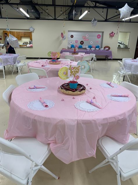 Donut Birthday Party Table Decor, Donut Birthday Party Centerpiece, Donut Birthday Centerpieces, Donut Party Table Decor, Donut Table Decorations, Sweet One First Birthday Table Decor, Donut Half Birthday Party, Diy Donut Centerpiece Ideas, Sweet One Centerpieces Diy