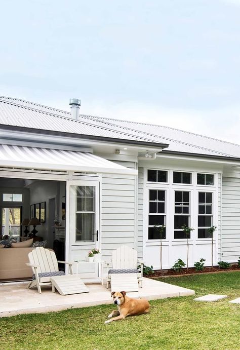 Dulux Spanish Olive, Surfmist Exterior, Dulux Exterior Paint Colours, House Facades Australia, Exterior Cladding Options, Dulux Exterior Paint, Weatherboard Exterior, Queenslander House, Street Appeal