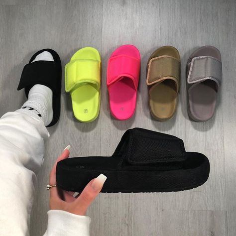 Trendy Slides, Luxe To Kill, Fluffy Shoes, Cute Slides, Fresh Shoes, Kehlani, Hype Shoes, Shoe Inspo, Shoe Closet