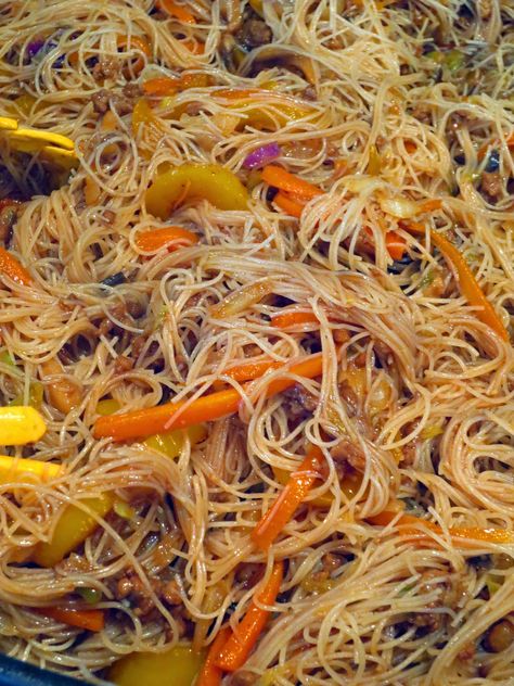 Rice Noodle Stir Fry, Chinese Rice Noodles, Mushroom Fried Rice, Veggie Rice, Pasta Fagioli Recipe, Rice Noodle Recipes, Rice Noodles Stir Fry, Fried Rice Noodles, Noodle Stir Fry