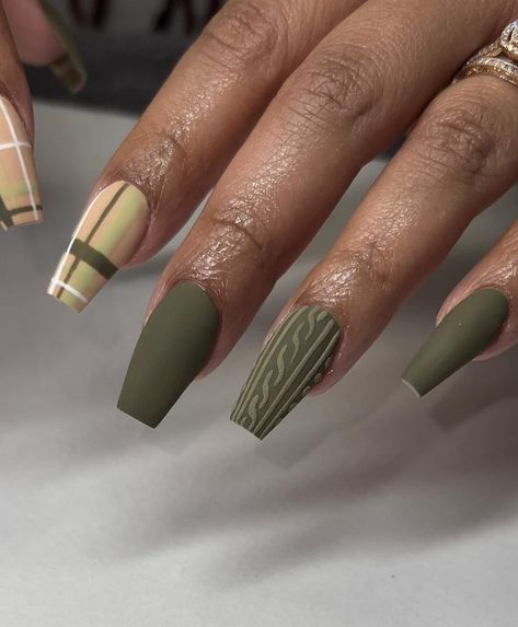 Cute Fall Sweater Nails 2024 23 Ideas: Designs, Trends, and Tutorials for Every Nail Shape Olive And Brown Nails, Gray Fall Nails Ideas, Green Sweater Nails, Green Plaid Nails, Green Fall Nail Designs, Green Autumn Nails, Fall Sweater Nails, Cute Fall Sweater, Plaid Nail Art