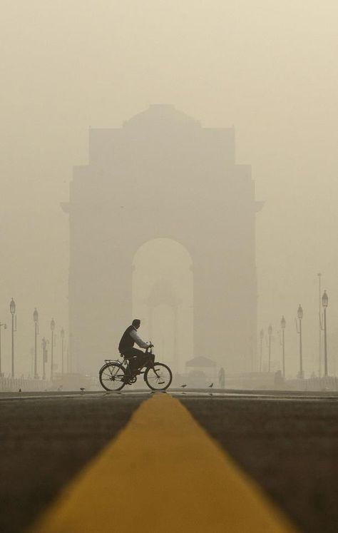 india-gate Indian Gate, Winter In India, Delhi Winter, Golden Triangle India, Winters Morning, Foggy Winter, Old Delhi, India Gate, Foggy Day