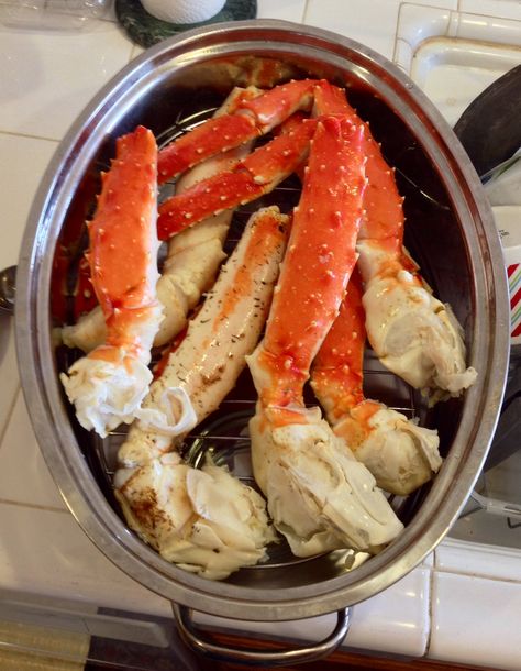 To die for.... # alaskan king crab legs Alaskan King Crab, Crab Dishes, Seafood Boil Recipes, King Crab Legs, Yummy Seafood, Cake Recipes Easy Homemade, Soul Food Dinner, Yummy Alcoholic Drinks, King Crab