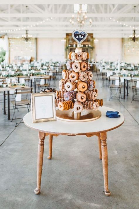 Doughnut Display Donut Bar, Donut Display Wedding, Bagel Tower, Petunia Tower, Donut Display Ideas, Doughnut Tree, Wedding Donut Display, Diy Donut Bar, Donut Dessert Table