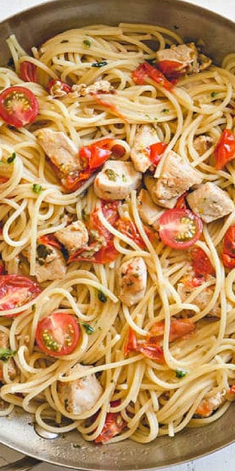 Chicken tomato pasta with bursts of fresh flavors of sweet cherry tomatoes and basil, tender chicken bites and pasta. This kid-friendly weeknight dinner takes only 20 minutes to cook! Chicken Mushroom Tomato Pasta, Cherry Tomato Chicken Pasta Recipes, Chicken And Cherry Tomato Pasta, Chicken Pasta Tomatoes Recipes, Chicken Cherry Tomato Recipe, Chicken Tomato Pasta Recipes, Chicken And Cherry Tomato Recipes, Chicken Pasta With Tomatoes, Recipes Using Cherry Tomatoes