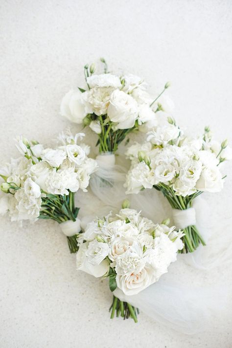 Pretty Wedding Bouquet, Small Wedding Bouquets, Elegant Wedding Bouquets, Simple Wedding Bouquets, Bridesmaid Bouquet White, White Bridesmaid, Bouquet Inspiration, All White Wedding, Bridesmaid Bouquets