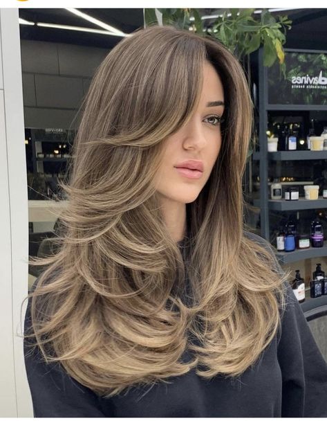 Side Bangs With Long Hair, Haircuts For Long Hair With Layers, Layered Hair With Bangs, Layered Haircuts For Medium Hair, Fesyen Rambut, Hairstyles For Layered Hair, Cute Hairstyle, Haircuts For Medium Hair, Long Hair With Bangs