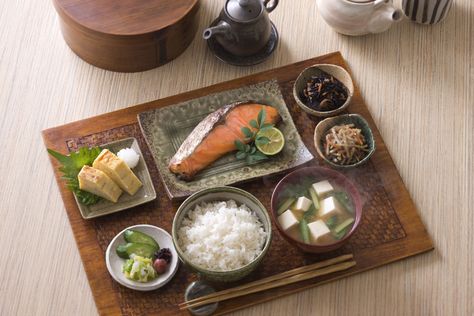 What are some of the most traditional Japanese foods? Explore several recipes that will introduce you to this cuisine and how it's enjoyed in Japan. Japanese Breakfast Traditional, Asian Breakfast, Japanese Breakfast, Japanese Diet, Japanese Food Traditional, Japanese Dinner, Breakfast Aesthetic, Japanese Cooking, Japanese Dishes