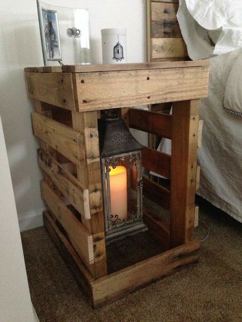 Pallet Night Stands, Diy Nightstand, Diy Holz, Pallet Furniture Outdoor, Wood Pallet Projects, Diy Pallet Projects, Into The Woods, Night Stand, Wooden Crate