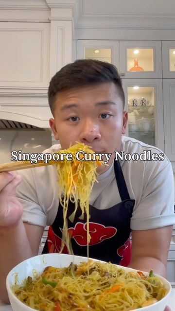 Jacky on Instagram: "Ever tried Singapore curry noodles? One of my favourites right here. Full recipe on kwokspots.com" Singapore Rice Noodles, Singapore Noodles Recipe, Clear Noodles, Korean Food Side Dishes, Pancit Recipe, Vermicelli Recipes, Rice Noodle Recipes, Asian Noodle Dishes, Curry Pasta