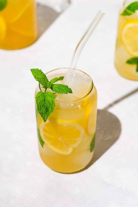 Sweet Tea Recipes, Yummy Summer Drinks, Green Tea Recipes, Iced Green Tea, Green Tea Bags, Iced Tea Recipes, Summertime Drinks, Pineapple Coconut, Tea Tasting