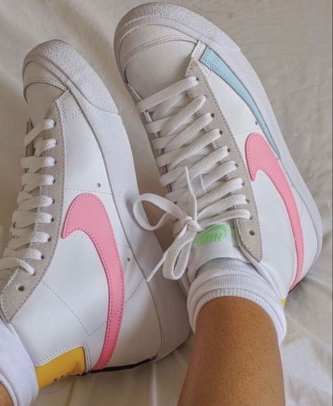 Nike Blazers Outfit, Buty Marki Nike, Boty Nike, Trendy Shoes Sneakers, Preppy Shoes, Nike Shoes Girls, Womens Blazer, All Nike Shoes, Brands Fashion