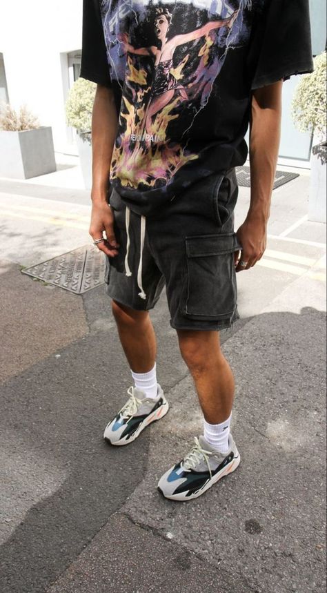 Stylish Men’s Summer Outfits, Black Cargo Shorts Outfit Men, Black Shorts Outfit Men, Outfit Ideas Men Streetwear, Fashion Ideas For Men, Male Fits, Silk Maison, Style Cargo Shorts, Outfit Ideas Men