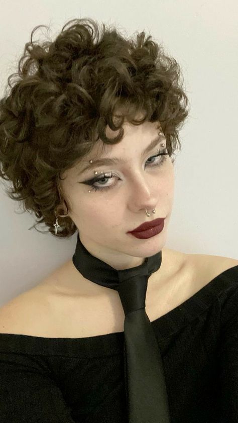 Funky Hairstyles For Short Hair, Big Short Curly Hair, Short Curly Hair Grunge, Makeup For Short Hair, Goth Hairstyles Short, Double Eyebrow Piercing, Curly Hairstyles Aesthetic, Goth Eyeliner, Indie Accessories