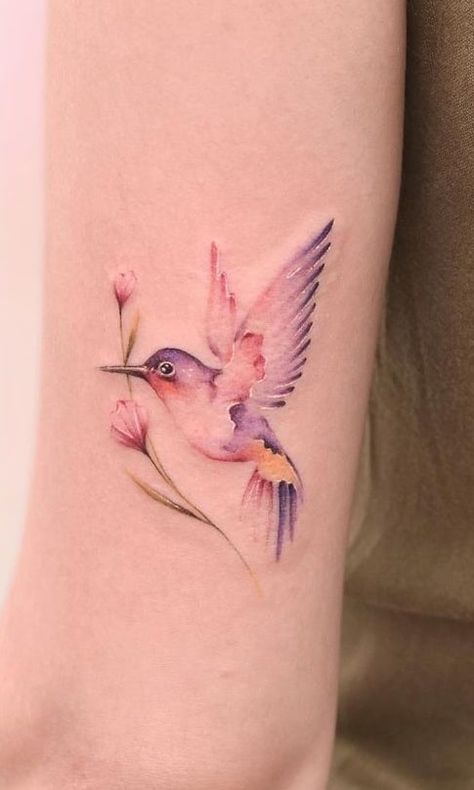 Small Hummingbird Tattoo, Fonts Ideas, Tiny Bird Tattoos, Bird Tattoos For Women, Tato Minimal, Tiny Tattoos For Women, Bird Tattoo Wrist, Tato Jari, Pola Tato