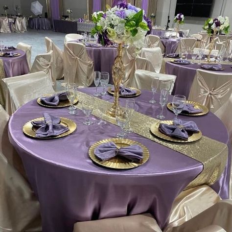 Purple Gold Table Decorations, Lilac And Gold Table Setting, Black Gold And Lavender Party, Lilac And Gold Decorations, Purple And Gold Photo Backdrop, Gold Silver Purple Party, Purple Round Table Settings, Lavender And Gold Table Setting, Lavender And Gold Quinceanera Decorations