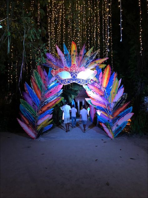 Tropical Carnival Theme Party, Rio Carnival Party Decorations, Culture Night Decorations, Rio Carnival Decorations, Rio Decorations Party Ideas, Rio Carnival Prom Theme, Carribean Carnival Theme Party, Carnival Decorations Ideas Events, Music Festival Themed Party Decoration