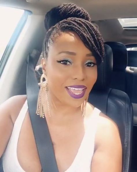 Bun and swoop bang. On my way to my bestie's Wedding Shower. Looking like 10 million American Dollars. 💵😍 Loc Bun With Swoop, Loc Bun With Bangs, Swoop Locs Styles, Dreads In A Bun, Bridal Side Bun, Formal Loc Styles, Microloc Extensions, Sisterlock Hairstyles, Microloc Styles