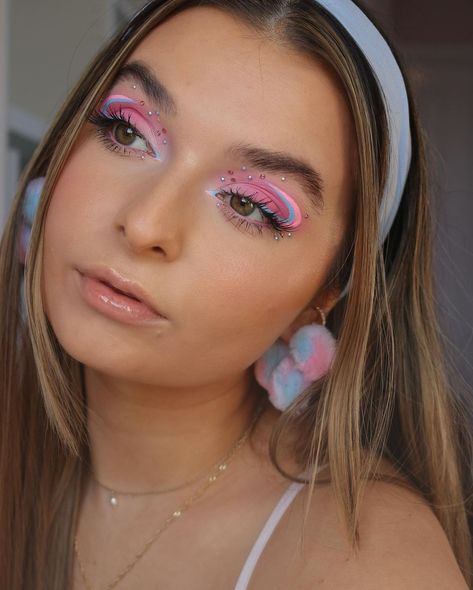 Cotton Candy Eye Makeup, Candy Themed Makeup Looks, Cotton Candy Makeup Look, Candy Theme Makeup, Candy Themed Makeup, Candy Girl Makeup, Candy Makeup Ideas, Candy Inspired Makeup, Candy Makeup Look