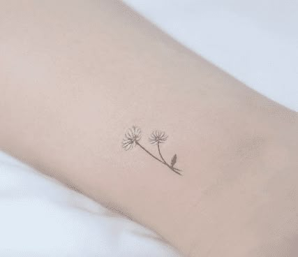 SOURCE Simple Basic Tattoos, Gerber Daisy Tattoos, Fine Line Daisy Tattoo Arm, Simple Daisy Tattoo Designs, Small Tattoos Daisy, Fine Line Daisy Tattoo Simple, Small Daisy Tattoos For Women, Small Daisy Flower Tattoos, Daisy Tattoo Designs Vintage