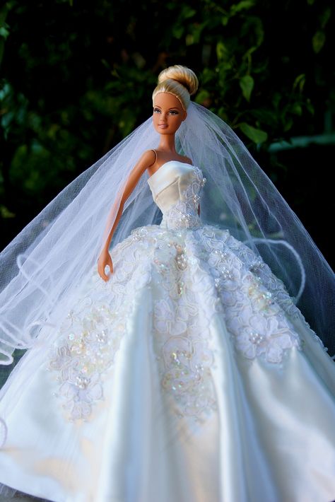 by Barbie Dress 2014 via flickr.  ../..1..3 qw Doll Wedding Dress, Barbie Dollhouse, Easter Dresses For Toddlers, Barbie Bridal, Barbie Wedding Dress, Wedding Doll, Barbie Mode, Barbie Bride, Wedding Dress Patterns