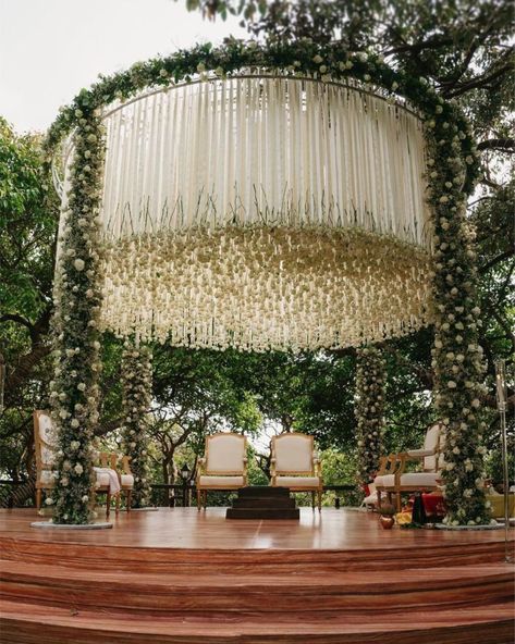 Elegant Boho Mandap Designs To Make Your Day More Special Mandap Design, Wedding Hall Decorations, Wedding Stage Decor, Wedding Background Decoration, Wedding Decor Photos, Wedding Entrance Decor, Wedding Stage Design, Desi Wedding Decor, Mandap Decor