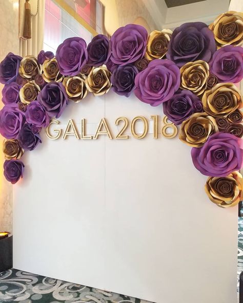 Purple & Gold flowers are so fitting for this part of SoCal 💜💛💜💛 Backdrop, signage and paper flowers all by @thebleudahlia  #paperflower… Gold Party Decorations Diy, Backyard Party Decorations, Birthday Background Design, Gold Party Decorations, Purple Birthday, 75th Birthday, Paper Flower Template, Gold Party, Flower Template