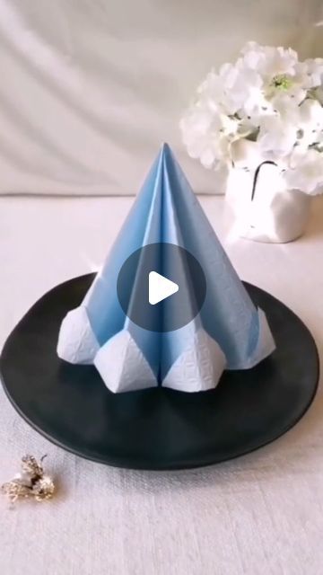 Folding Serviettes Paper, Paper Serviette Folding Ideas, How To Fold Paper Napkins, Paper Napkins Ideas, Folding Serviettes, Serviette Folding Ideas, Table Napkins Ideas, Diy Paper Napkin Folding, Napkins Folding Ideas