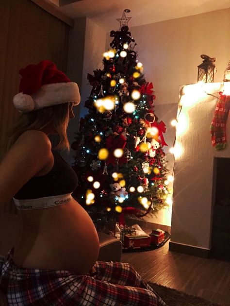 Baby Announcing Ideas Christmas, Pregnancy Photos Christmas, Half Baked Pregnancy Photo, Maternity Christmas Pictures, Christmas Pregnancy Photos, Pregnant Christmas, Winter Maternity Pictures, Photo Shoot Poses, Maternity Picture Outfits