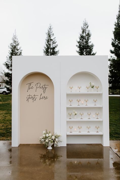 O Champagne Wall For Wedding, Trending Event Decor, Wedding Personalization Ideas, Event Rental Ideas, Wedding Wall Ideas, Champagne Table Wedding, Champagne Wall Wedding, Wedding Champagne Bar, Event Installation