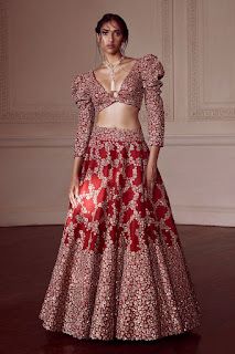 Gaghra Designs, Mrunalini Rao Lehenga, Lehenga Designs Latest, Mrunalini Rao, Lehenga With Blouse, Lehenga Top, Sari Lehenga, Pengantin India, Bridal Lehenga Designs