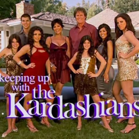 Revisiting Season 1 of Keeping Up With the Kardashians: Part 1 Room Picture Collage, Early 00s Aesthetic, Shifting Places, Kardashian Jenner Sisters, Maddie Core, Kylie Jenner Street Style, Kim And Khloe, Kardashian Home, Keeping Up With The Kardashian