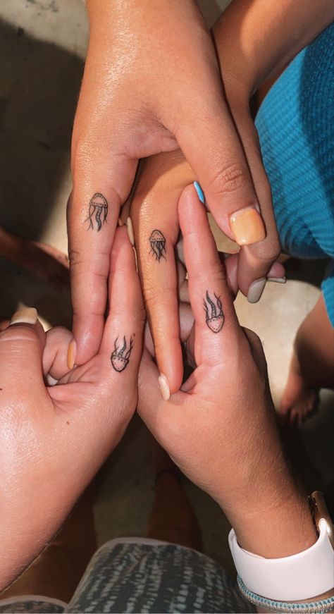 Tattoos For College Friends, Beach Hand Tattoos For Women, Vacation Matching Tattoos, Jellyfish Finger Tattoo, Matching Dainty Best Friend Tattoos, Ocean Finger Tattoos For Women, Matching Tattoos Jellyfish, Finger Tattoos Ocean, Tattoo Ideas Sea Animals