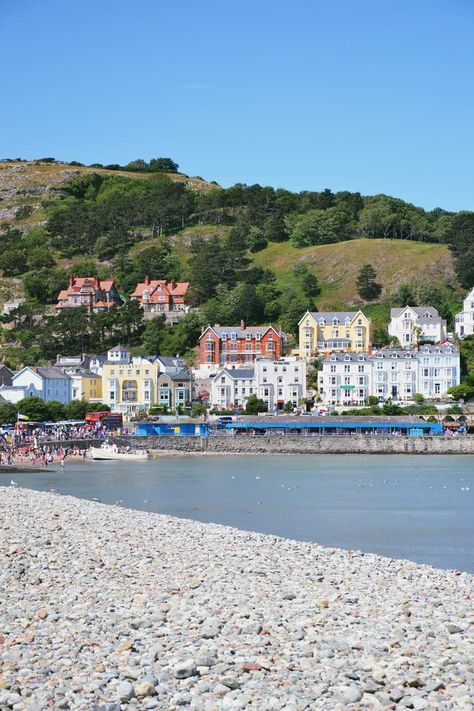 Llandudno in North Wales. http://www.weekend-wonders.com/2015/07/anglesey-north-coast-of-wales.html North Wales Aesthetic, Wales Anglesey, Llandudno Wales, Anglesey Wales, Manifesting 2024, Summer Roadtrip, Wales Flag, Holiday Vibes, Summer Plans