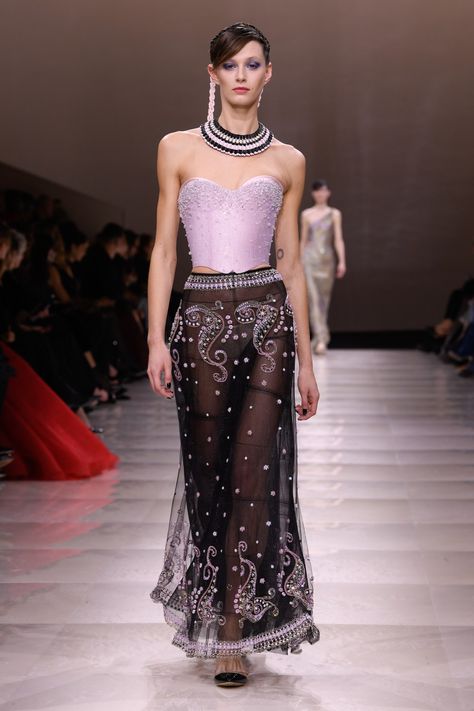 2024 Runway, Armani Privé, Color Trends Fashion, Valentino Dress, Spring Couture, B Fashion, Armani Prive, Runway Dresses, Fashion Week Runway