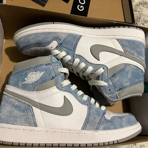 Air Jordan 1 Retro High Og 'Hyper Royal'. Only Worn Once. Comes With Original Box And Goat Verified Tags. Custom Jordan Shoes, Custom Sneakers Diy, Custom Jordans, Pretty Sneakers, Trendy Shoes Sneakers, Jordan Blue, All Nike Shoes, Nike Shoes Jordans, Purple Sneakers