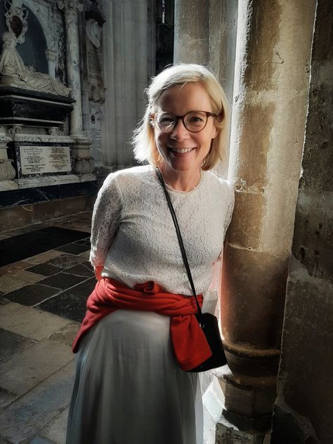 Dr Lucy Worsley, Lucy Worsley, Step Mum, Royal Palaces, Tv Documentary, History People, Happy Women, Brooks Brothers, Documentaries