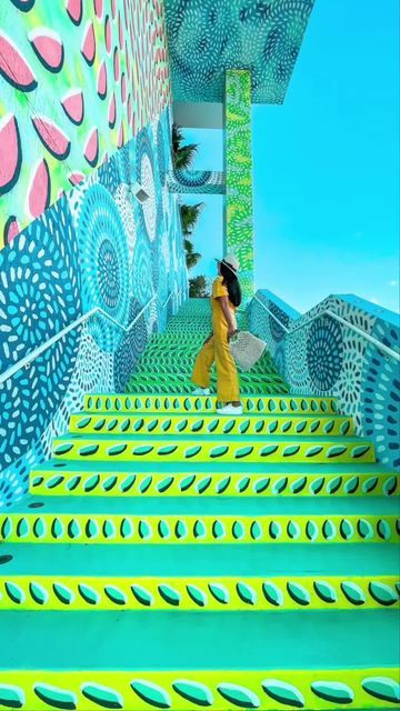 Secret Miami on Instagram: "Have you seen all the art at @arlohotels in Wynwood, the neighborhood's first hotel? 😍 #mysecretmiami⁠ ⁠ 📍: 2217 NW Miami Ct⁠ 🎨 Stairs/walls: @milagrosyall⁠ 🎨 Door: @mindbender.art⁠ ⁠ 🎥: @tartahe" Miami Street Art, Wynwood Walls Miami, Miami Wynwood, Ellis Brooklyn, Miami Aesthetic, Wynwood Miami, Wynwood Walls, Stair Wall, Climbing Gym