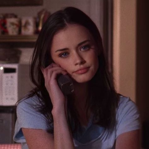 Rory Gilmore Hair, ليلي كولينز, Rory Gilmore Style, Estilo Rory Gilmore, Lorelai Gilmore, Alexis Bledel, Rory Gilmore, Gilmore Girls, Girl Icons