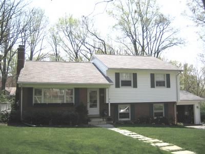 Encompass Design/Build took home the "Best Whole House Remodel in the $250,000 to $500,000 range" for this project in Vienna. To transform the outdated split-level above into the Craftsman-Style home below, Encompass created a multi-level roof with gables and dormers... Tri Level Remodel, Split Level House Exterior, Tri Level House, Split Level Remodel Exterior, Split Level Exterior, Craftsman Porch, Whole House Remodel, Renovation Exterior, Split Level Remodel