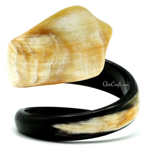 Horn Bangle Bracelet  Q10439 by quecraft on Etsy Beachy Clothes, Large Snake, Horn Jewelry, Horn Pendant, Modern Mom, Dope Jewelry, Classy Jewelry, Dark Color, Chic Accessories