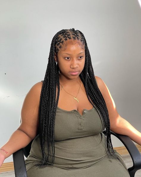 Fulani Braids Plus Size, Cross Stitch Hairstyles, Fulani Criss Cross Braids, Conrows In The Front Knotless Braids In The Back, Cris Cross Fulani Braids, Stitch Braids With Box Braids, Fulani Braids Criss Cross, Fulani Braids With Rubber Bands, Medium Fulani Braids With Design