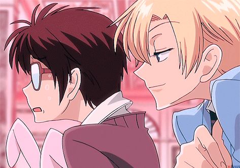 Oh my gosh, when he blows in her ear!!! <3 Ouran High School Host Club Ohshc Gif, Host Club Anime, Ouran Highschool, Ouran Host Club, Rich Family, Ouran High School Host Club, High School Host Club, School Clubs, Host Club