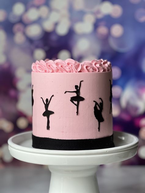 Ballerinas made from edible lace Ballerina Birthday Cake, Gymnastics Cakes, Ballet Cakes, Dance Cakes, Ballerina Cakes, Edible Lace, Ballerina Birthday Parties, Korean Cake, Cake Decorating Frosting