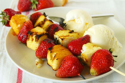 Grilled Strawberry Shortcakes Grilled Strawberry Shortcake, Strawberry Shortcake Kabobs, Grilled Strawberries, Mousse Au Chocolat Torte, Strawberry Shortcakes, Strawberry Shortcake Recipes, Skewer Recipes, Savoury Cake, Fruit Recipes