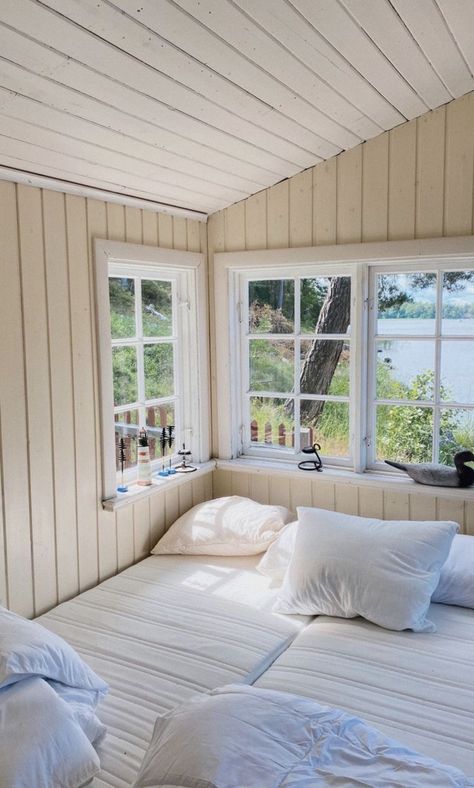 Swedish Bedroom, Bedroom Scandinavian Style, Scandinavian Summer House, Swedish Summer House, Sweden Summer, Summer House Interiors, Cottage Summer, Swedish Summer, Angelica Blick